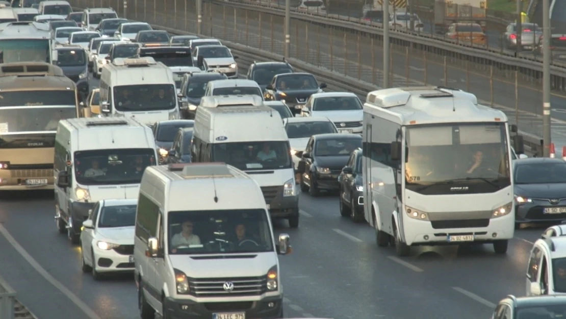 İstanbul'da Eğitim Öğretim Döneminin Başlamasıyla Trafik Yoğunluğu Arttı