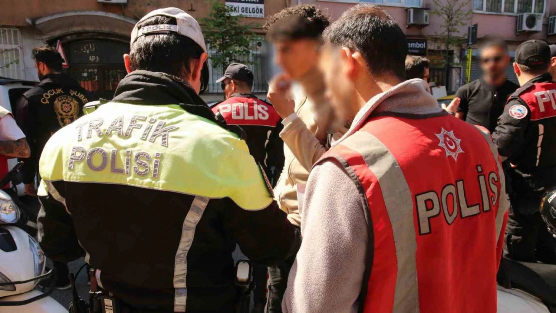 İstanbul genelinde yapılan denetimlerde 3 bin 708 aranan şahıs yakalandı