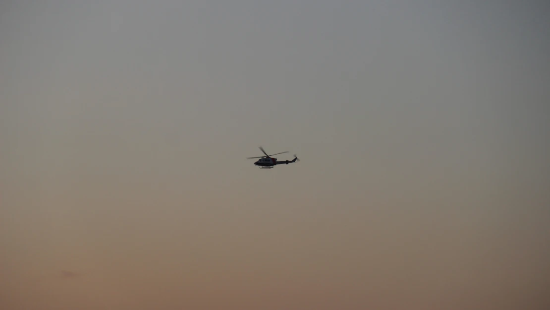 İzmir'de yangına müdahale eden helikopter Tahtalı Barajı'na düştü