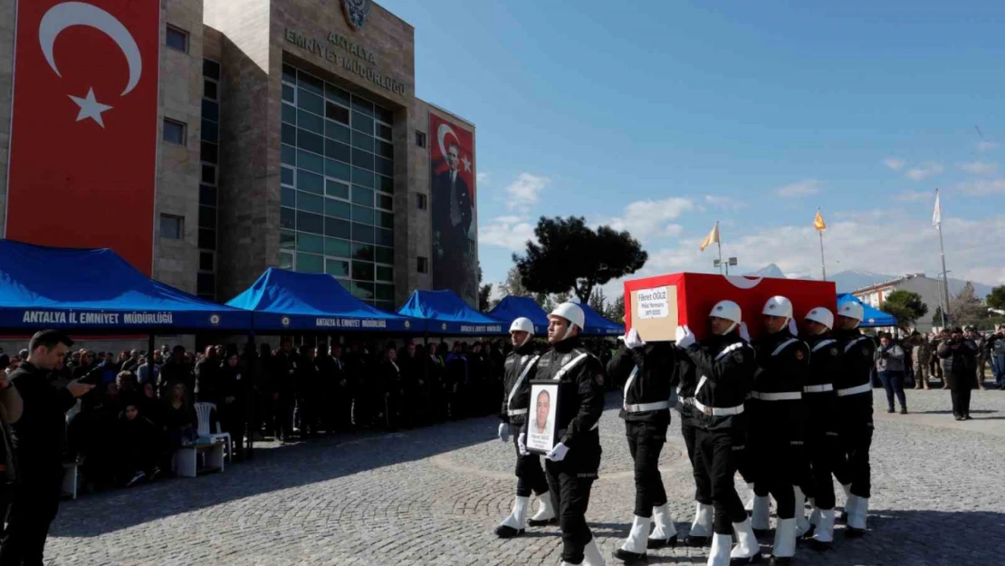 Kalp krizi sonucu hayatını kaybeden polis memuru son yolculuğuna uğurlandı