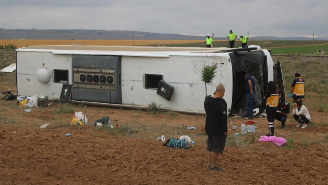 Kayseri'de tur otobüsü devrildi