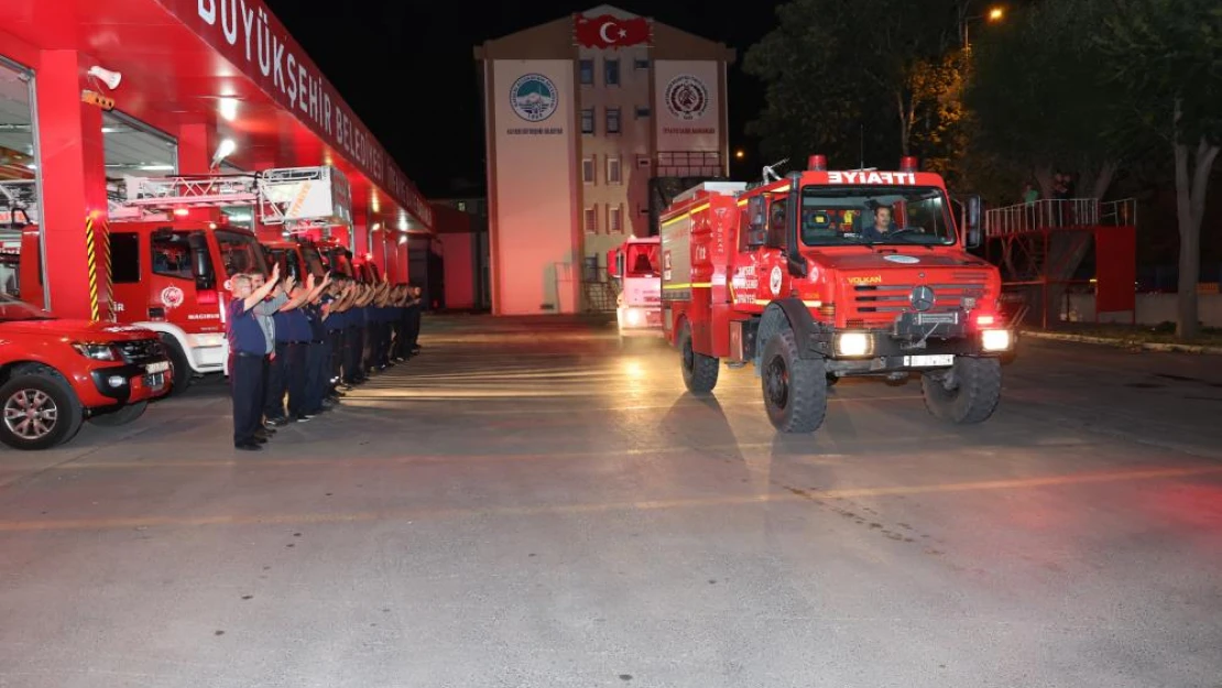 Kayseri İtfaiyesi'nden Mersin'e 5 araç, 15 personel ile destek