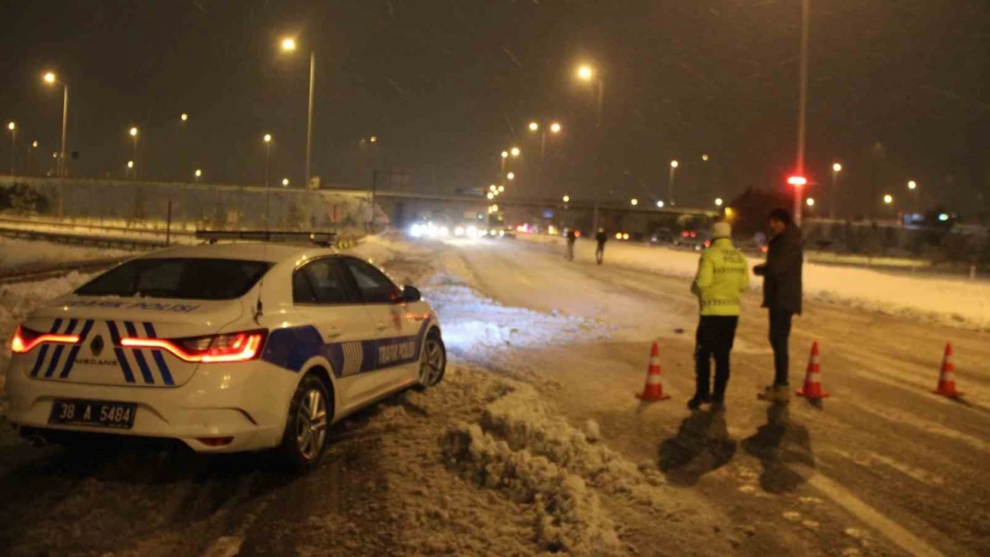 Kayseri-Malatya karayolu 8 saattir ulaşıma kapalı