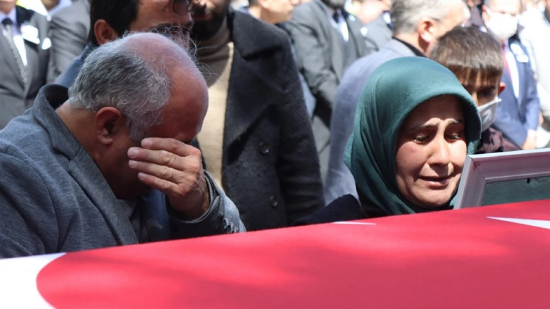 Kayseri şehidini son yolculuğuna uğurlandı