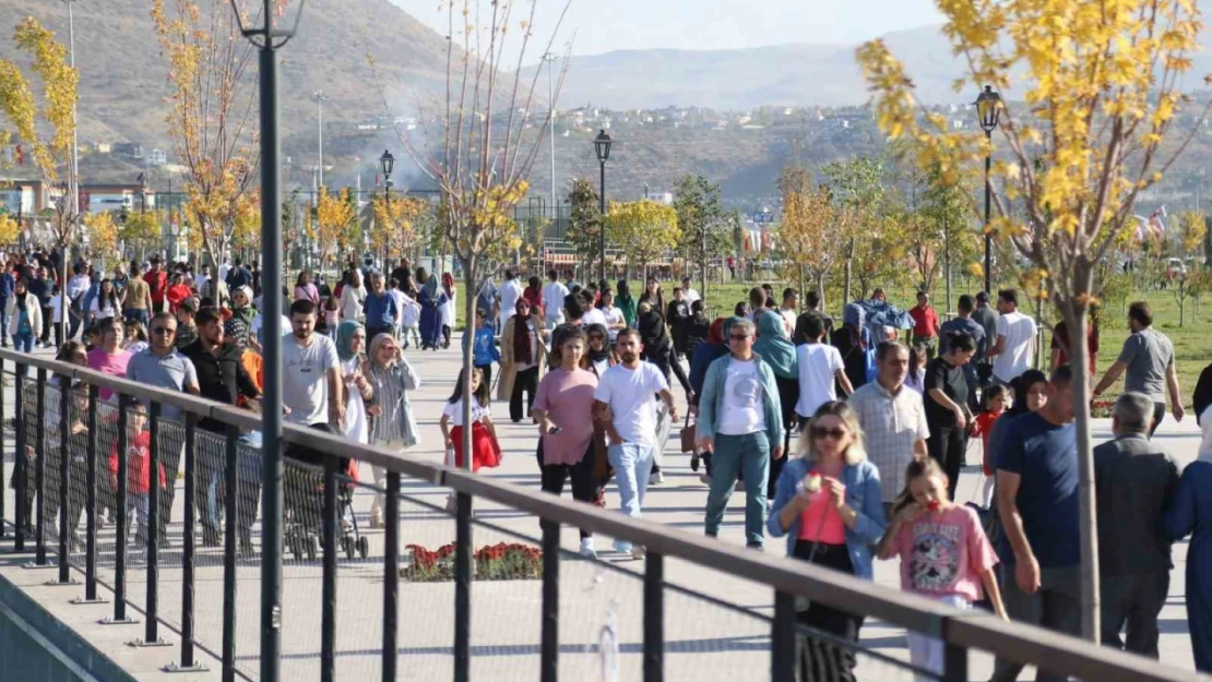 Kayserililer hafta sonu Millet Bahçesi'ne akın etti