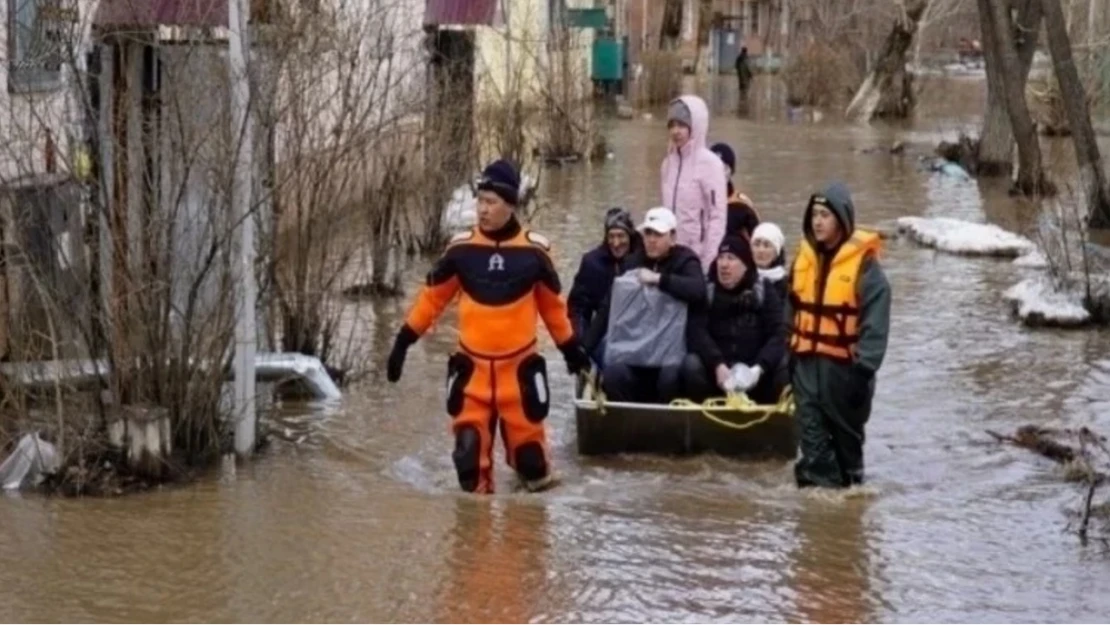 Kazakistan'da sel: 20 bölgede acil durum