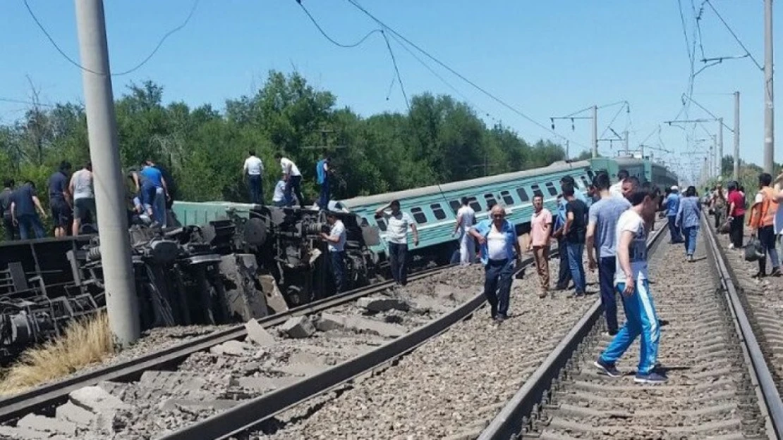 Kazakistan'da tren kazası: 8 vagon raydan çıktı