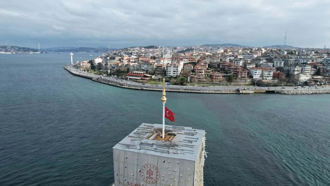 Kız Kulesi'nde Türk Bayrağı ve alem ortaya çıktı