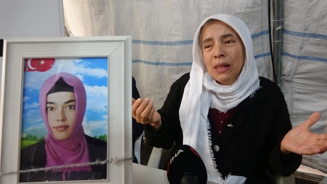 Kızının elinden kalem alınıp silah verildi, anne Öğretmenler Günü'nü unuttu