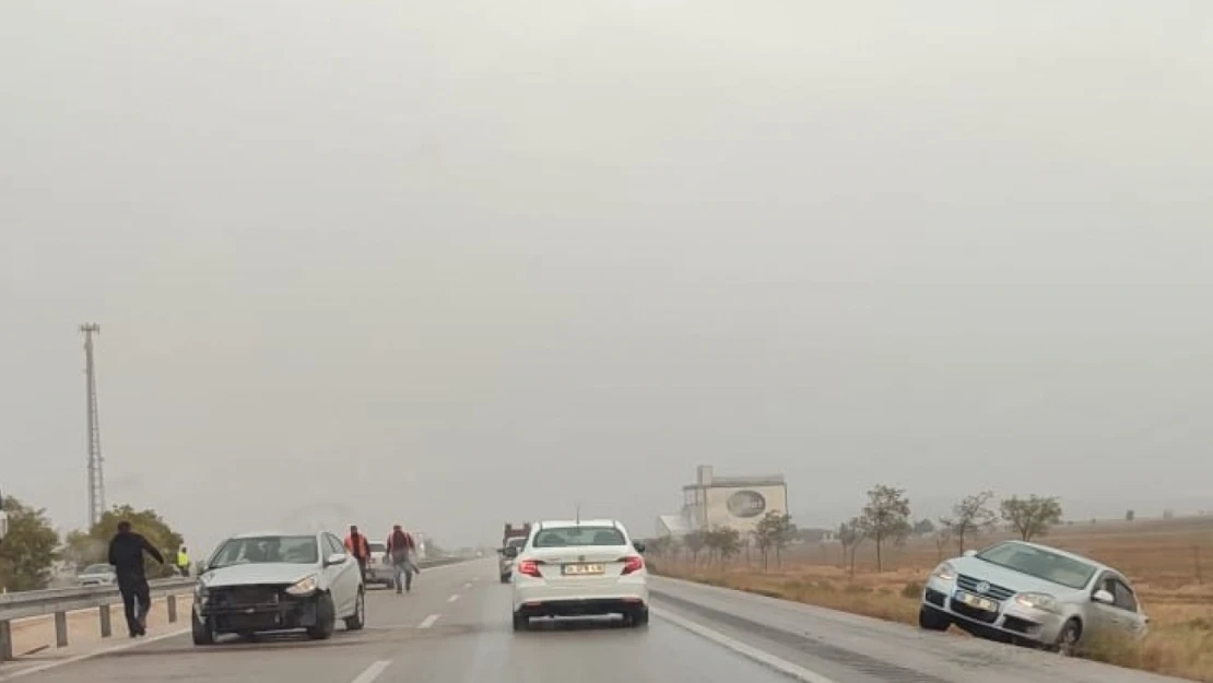 Konya'da toz fırtınasında zincirleme kaza:  6 yaralı