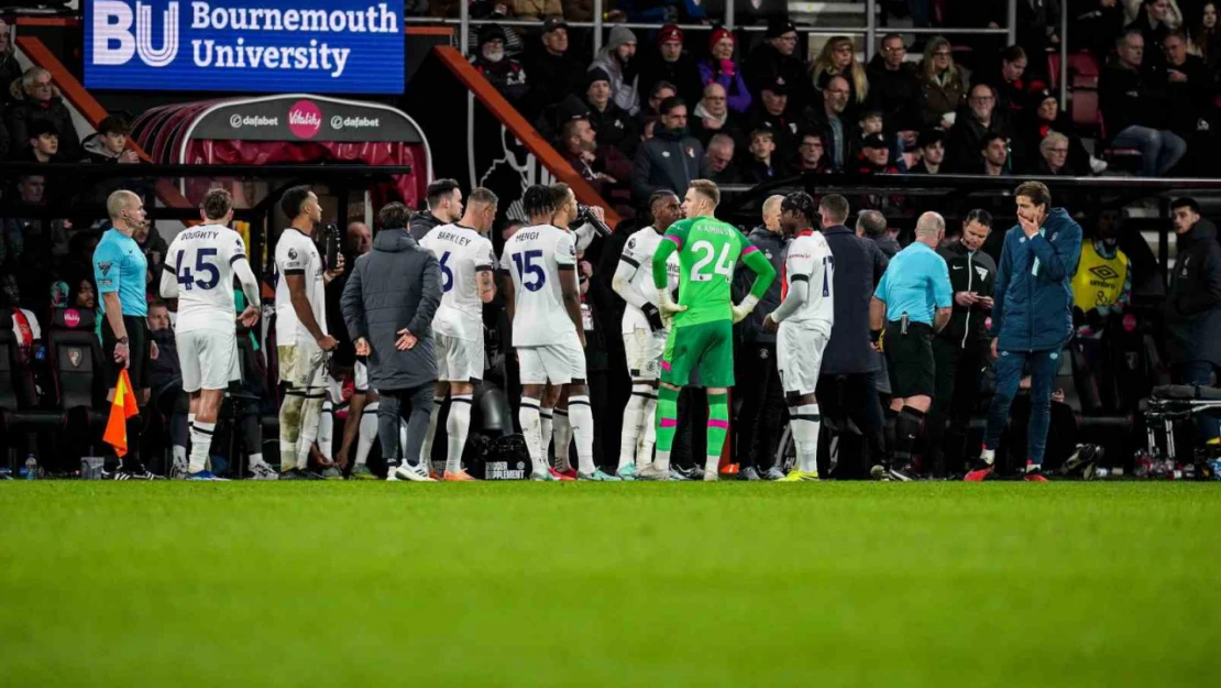 Lockyer yere yığıldı, Bournemouth - Luton Town maçı ertelendi