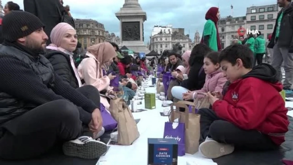 Londra'nın merkezinde iftar yemeği
