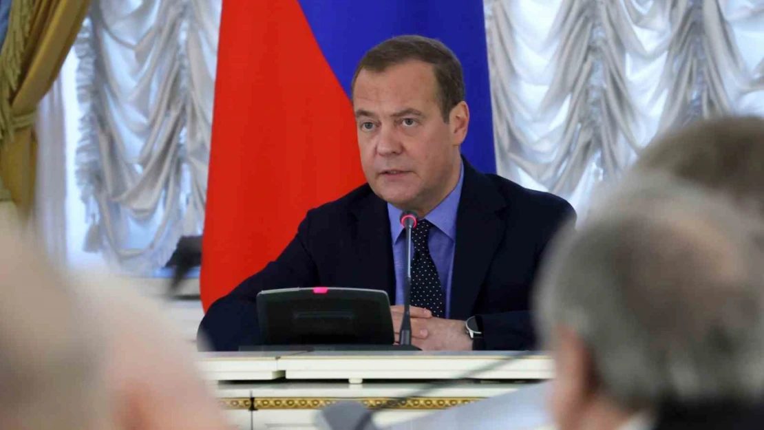 Medvedev: 'Ukrayna'nın saldırısı başarılı olursa nükleer silah kullanırız'