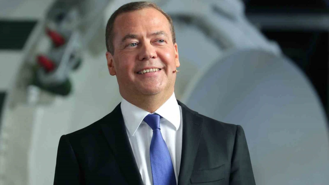 Medvedev: Ukrayna'ya verilen silahlar ne kadar yıkıcı olursa nükleer kıyamet senaryosu da o kadar yakın olur