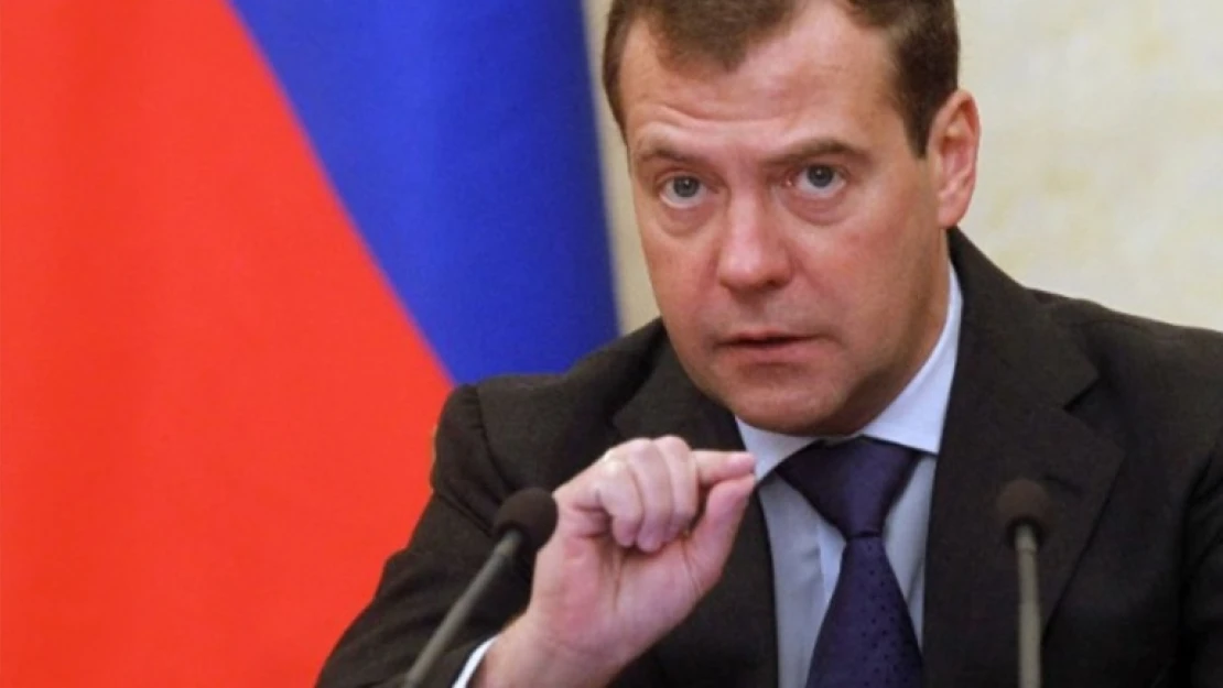 Medvedev: Ukrayna'nın saldırması durumunda her türlü silahı kullanmaya hazırız