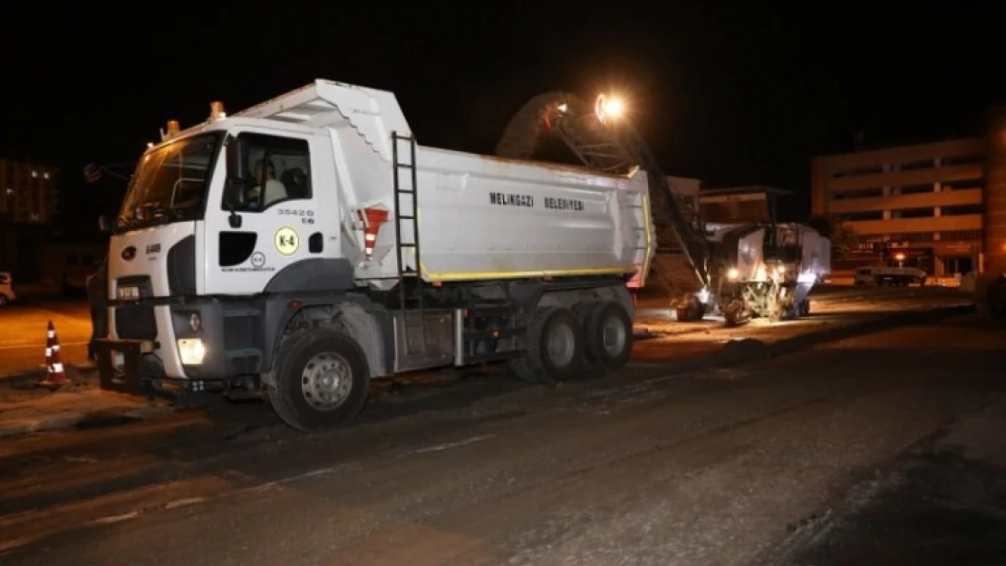 Melikgazi'de gece yol mesaisi