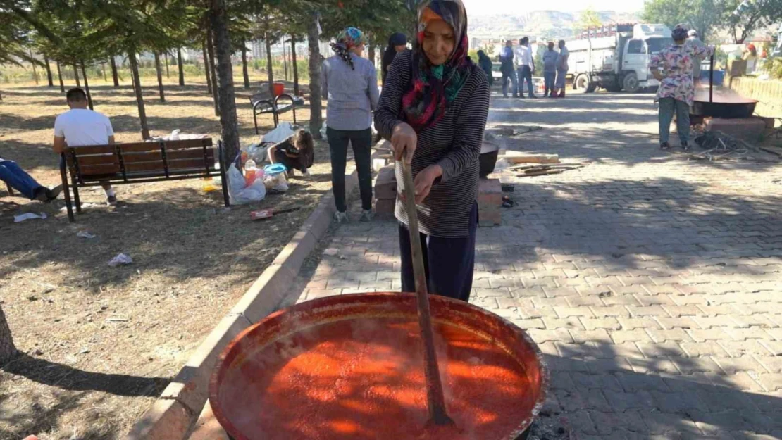 Melikgazi'de salça kaynatma günlerine yoğun ilgi