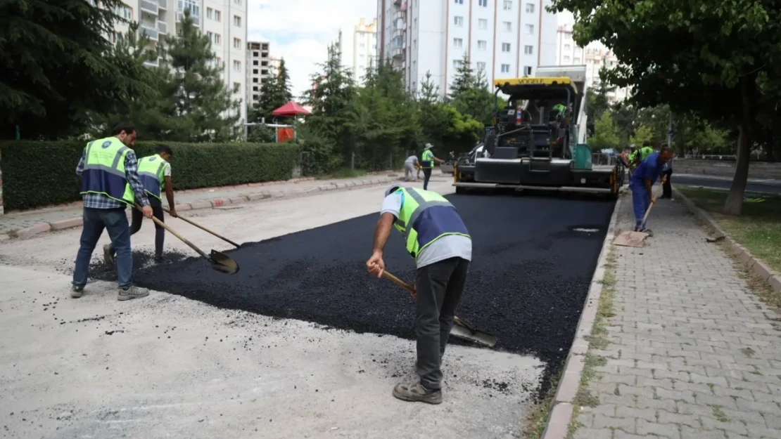 MELİKGAZİ'DEN İLDEM'İN ULAŞIMINI RAHATLATACAK ASFALT ÇALIŞMASI