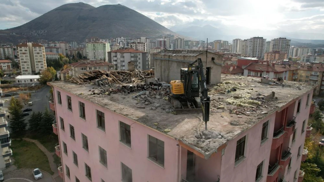 Metruk bina yıkılıyor, çevreye huzur ve güven geliyor