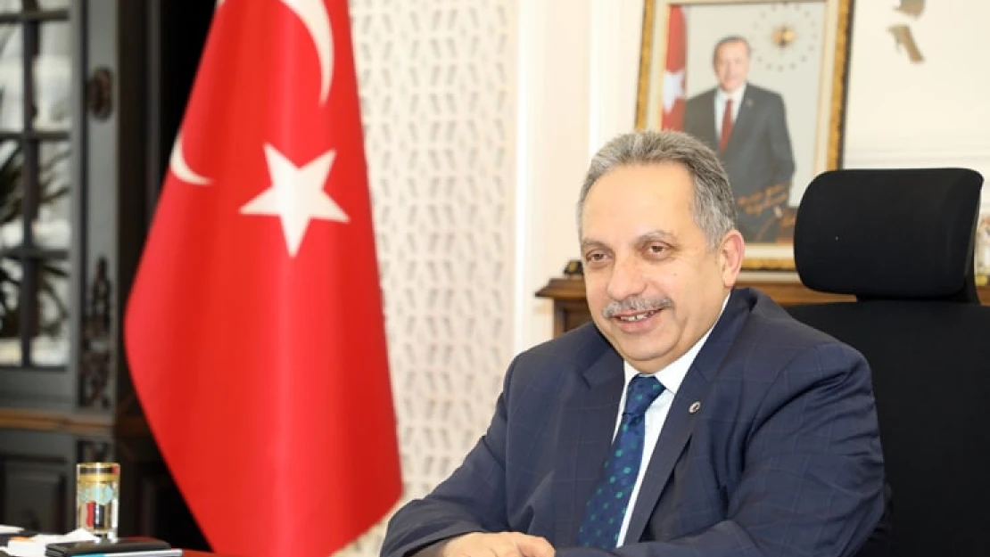 Millet olarak İstiklal Marşı'nı kendimize düstur edinmeliyiz