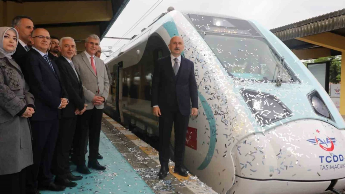Milli tren bugün ilk kez yolcu taşımaya başlıyor