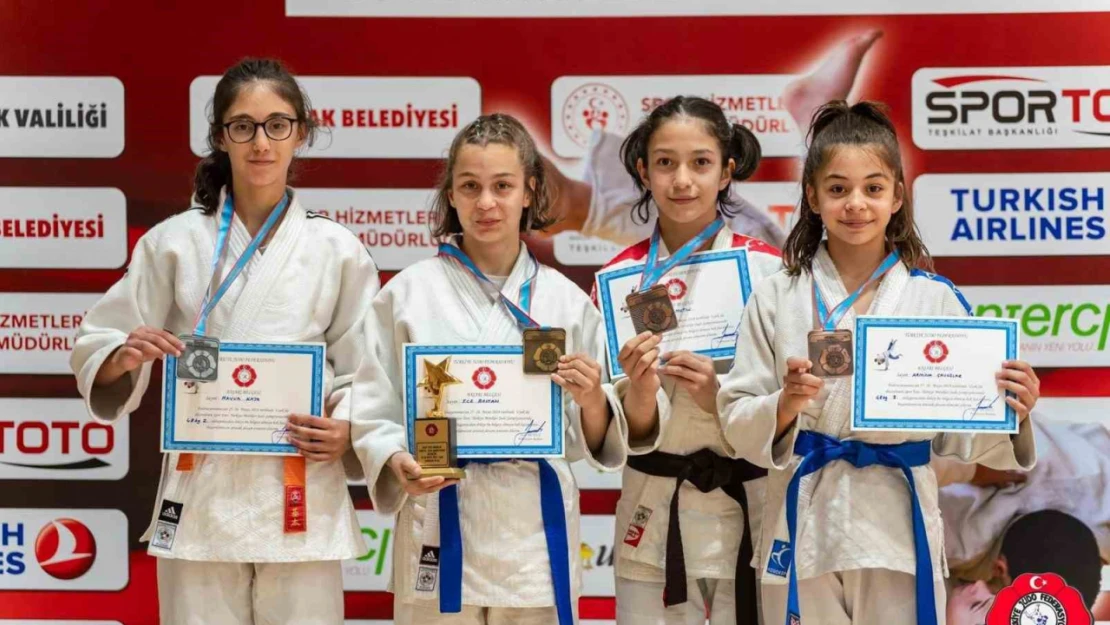 Minikler Türkiye Judo Şampiyonası'nda Ümraniye rüzgarı esti