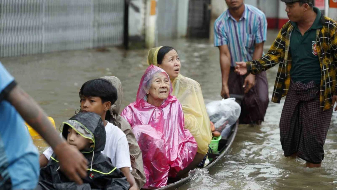 Myanmar'daki selde 27 bin 302 kişi yerinden oldu