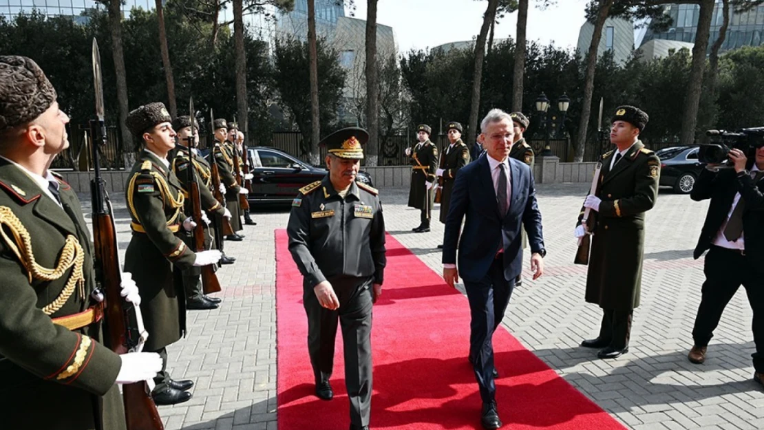 NATO Genel Sekreteri Stoltenberg, Azerbaycan Savunma Bakanı Hasanov'la görüştü