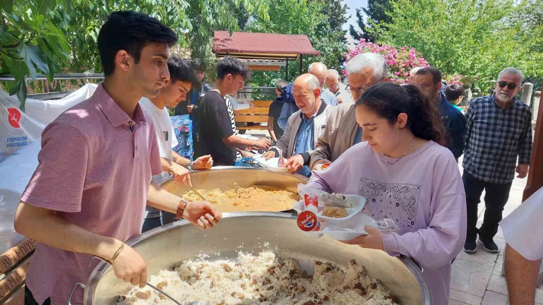 Necip Fazıl Kısakürek vefatının 40. yılında mezarı başında anıldı