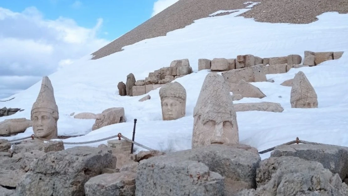 Nemrut Dağı'ndaki heykeller depremde zarar görmedi