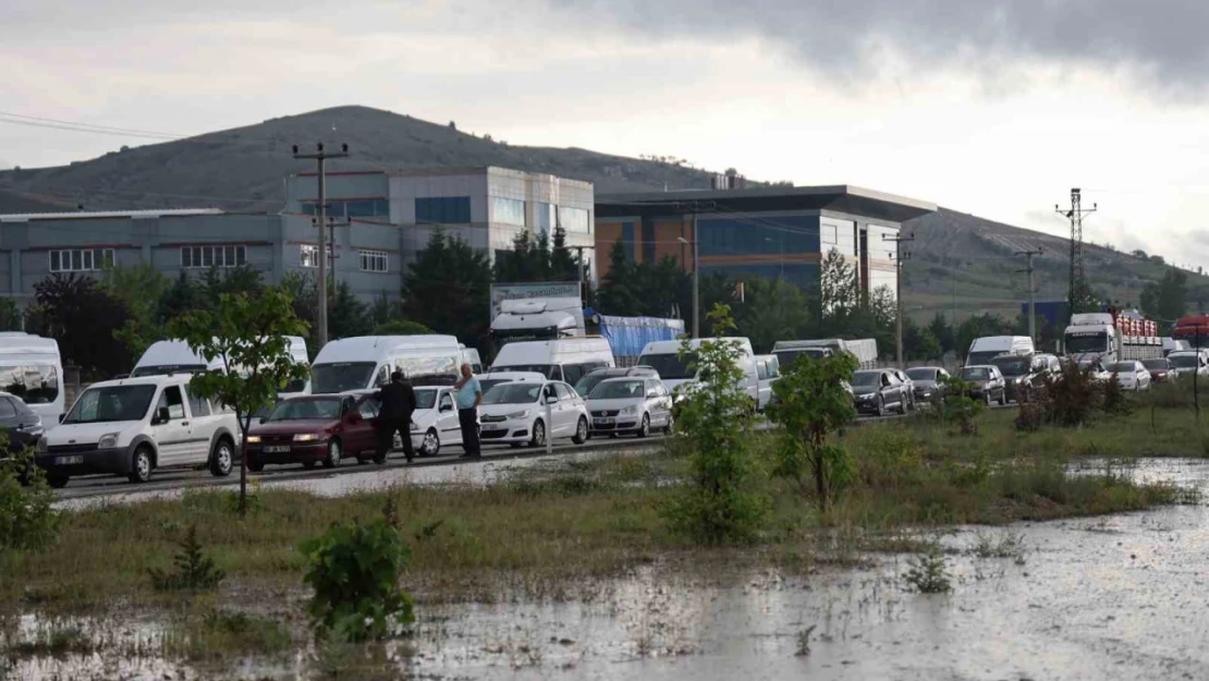 Nevşehir'de sağanak yağış ulaşımı olumsuz etkiledi
