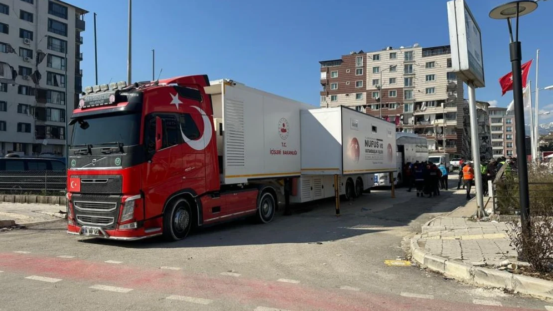 Nüfus Müdürlüğü deprem bölgelerinde kimliğini kaybeden vatandaşlar için hizmet veriyor