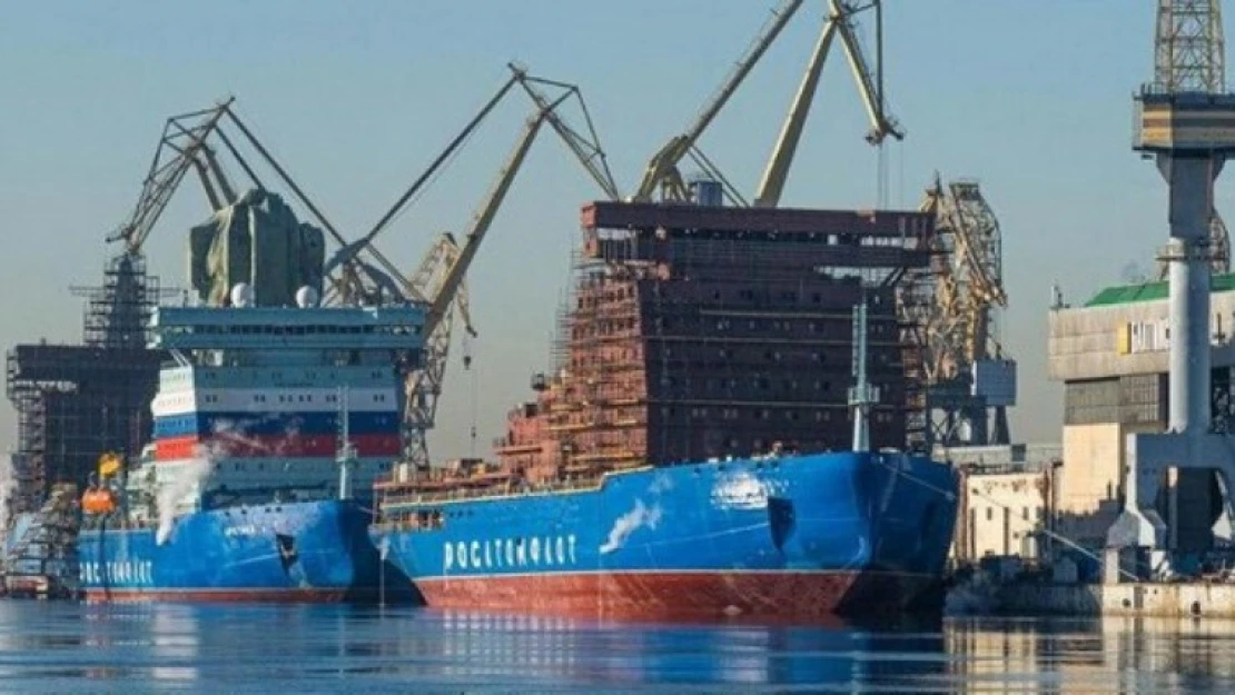 Nükleer buzkıran Yukutia, Petersburg'da suya indirildi
