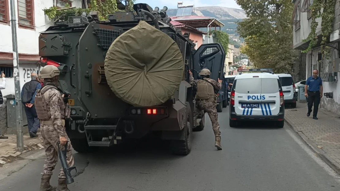 Operasyona giden polislere saldırı: 3 yaralı