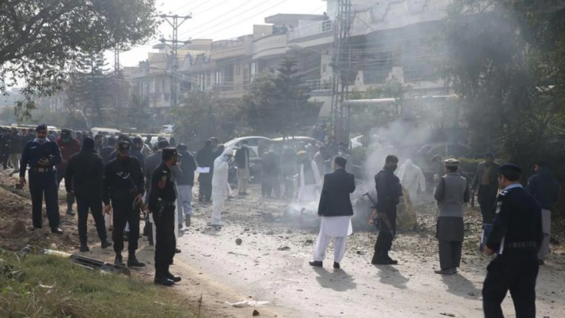 Pakistan'da intihar saldırısı: Polis öldü