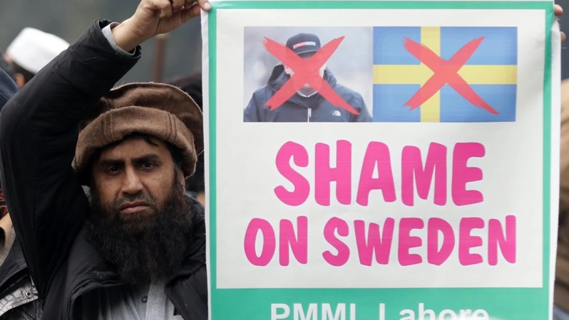 Pakistan'da yüzlerce kişi İsveç'te Kur'an-ı Kerim yakılmasını protesto etti