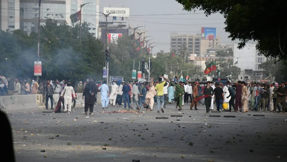 Pakistan'daki protestolarda 3 polis öldü, 91 polis yaralandı