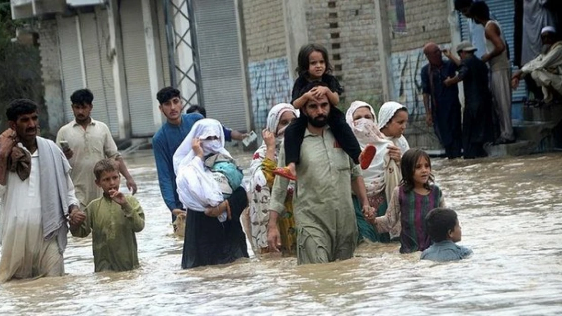 Pakistan'daki sel ve yıldırımlarda 43 kişi öldü