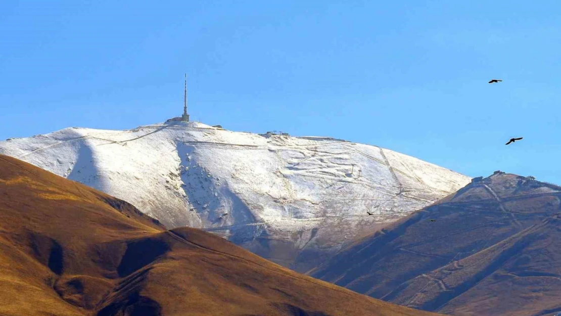 Palandöken'in zirvesi beyaza büründü