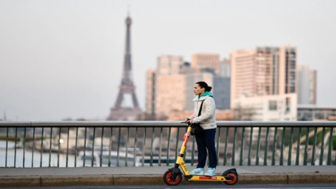 Paris sokaklarında scooterlar kaldırıldı