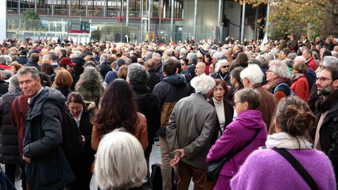 Paris'te 'Gazze'de ateşkes' için sessiz yürüyüş