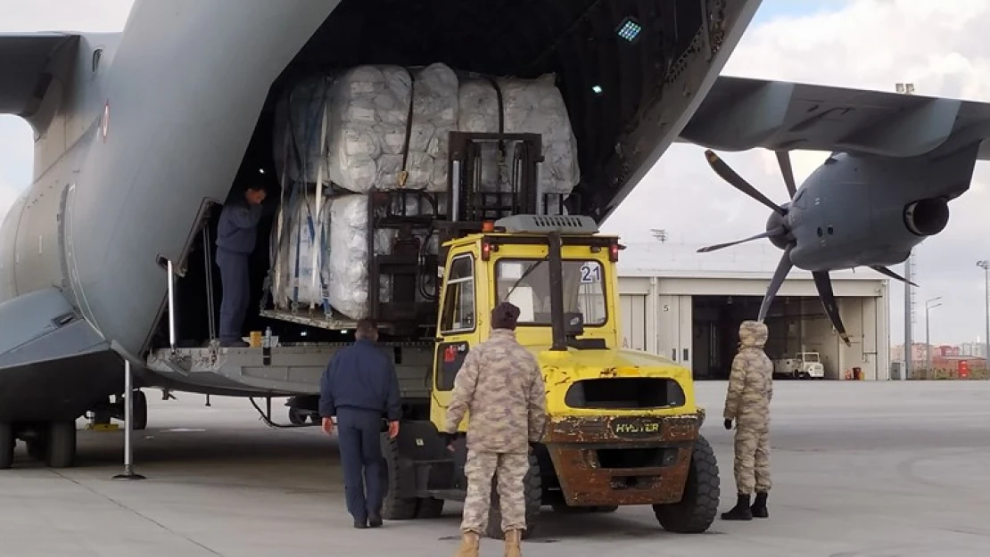 Pek çok ülkeden gelen 11 tır çadır, İstanbul'dan askeri kargo uçaklarıyla yola çıktı