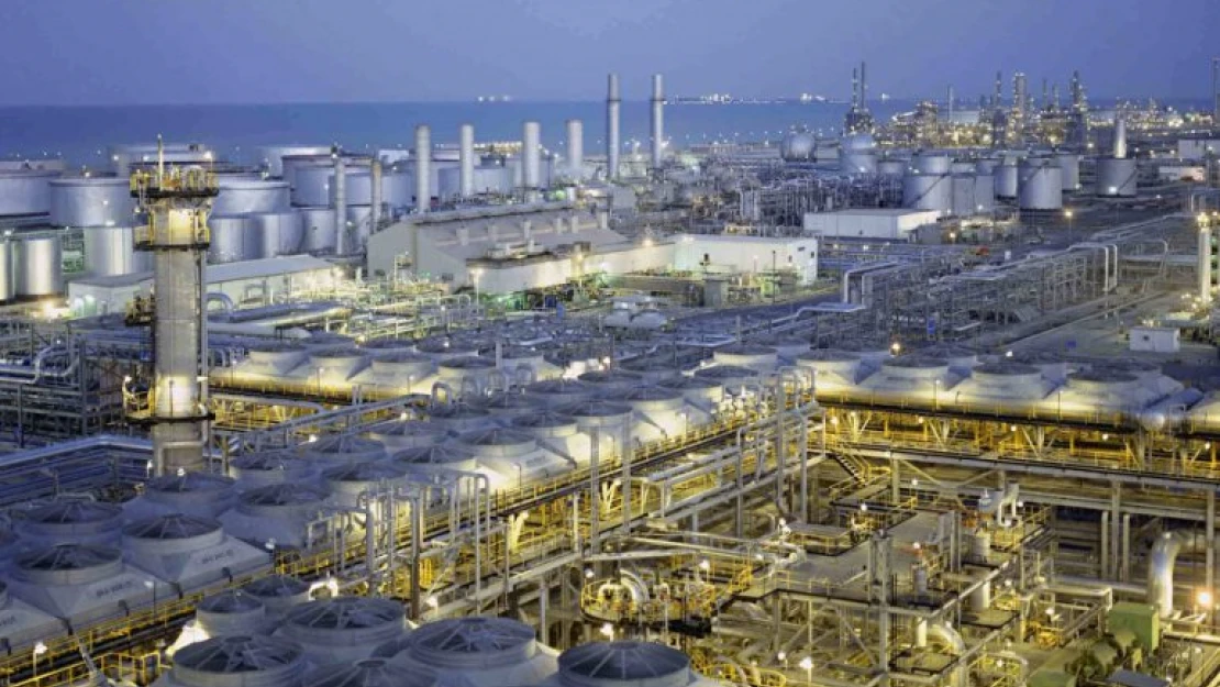 Suudi Arabistan'da petrol deposu Husiler tarafından vuruldu