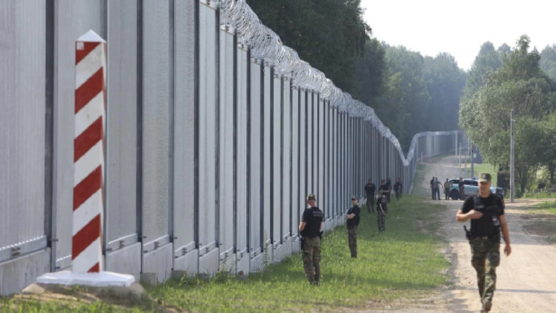 Polonya, Belarus sınırına göndereceği asker sayısını 10 bine yükseltti