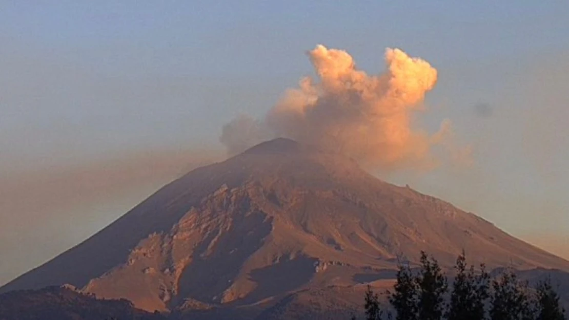 Popocatepetl Yanardağı'nda son 24 saatte 7 patlama