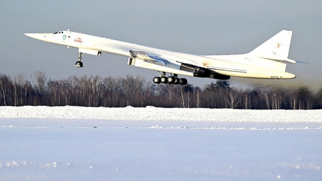 Putin'den Batı'ya gözdağı: Nükleer silah taşıyabilen Tu-160M ile uçtu