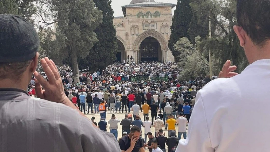 Ramazan ayının ilk Cuma'sında 80 bin kişi Mescid-i Aksa'da toplandı