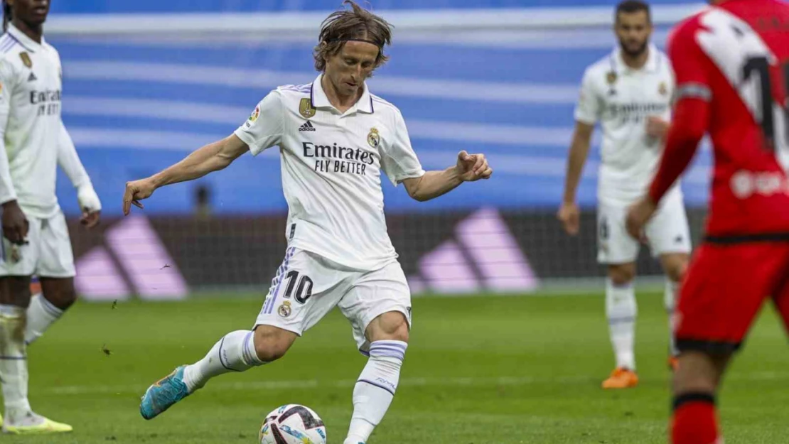 Real Madrid, Luka Modric'in sözleşmesini 2024 yılına kadar uzattı