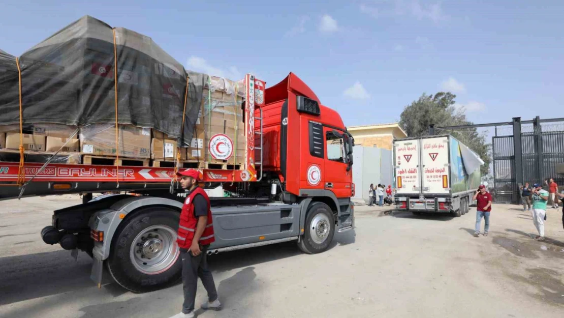 Refah Sınır Kapısı'ndan ikinci yardım konvoyu geçti