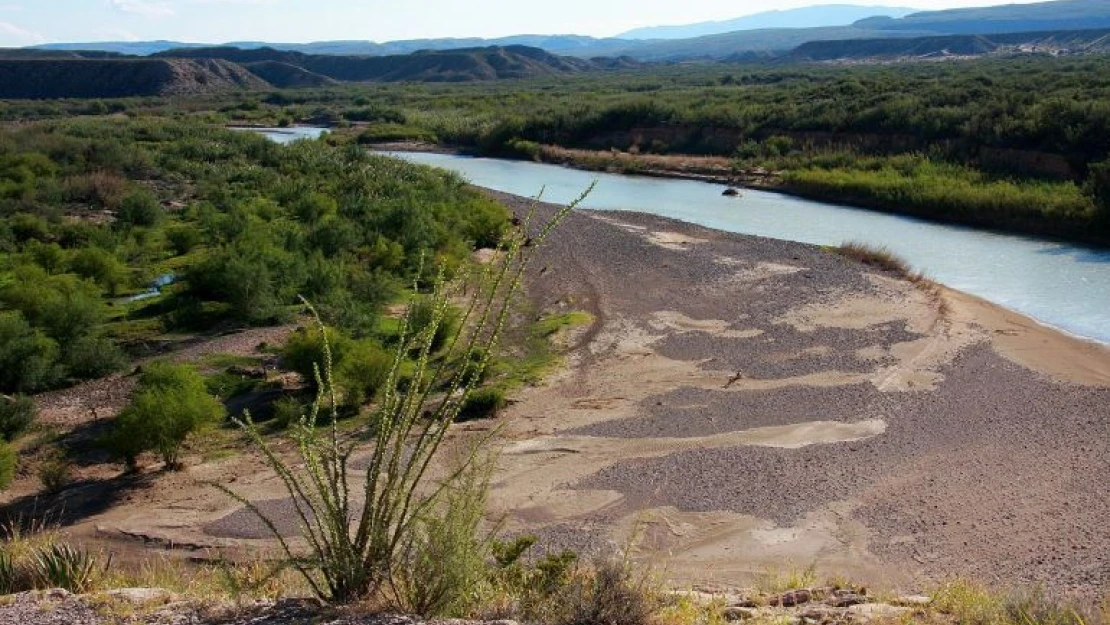 Rio Grande Nehri'nde mahsur kalan 3 küçük çocuk kurtarıldı